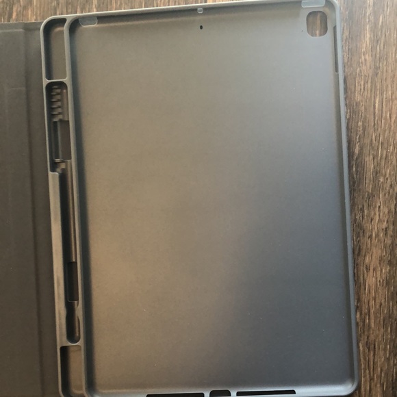 NWT Folio Case with stylist holder. For 10.2 in iPad & 10.5 in iPad Air - Picture 5 of 12